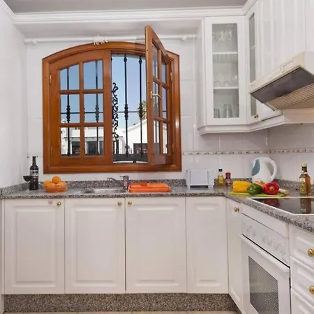 Kaleon, 3 Bedroom Villa In Puerto Del Carmen فيلة تياس
