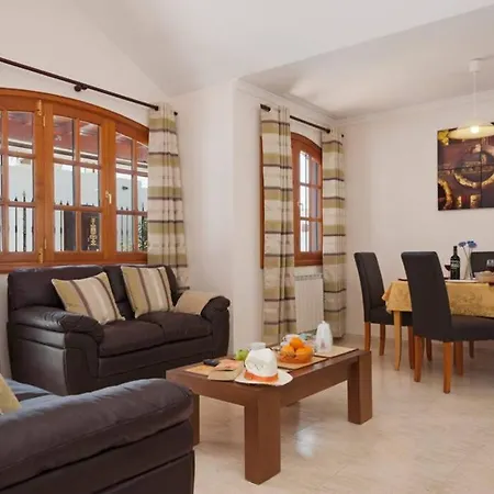 Kaleon, 3 Bedroom Villa In Puerto Del Carmen Villa Tias